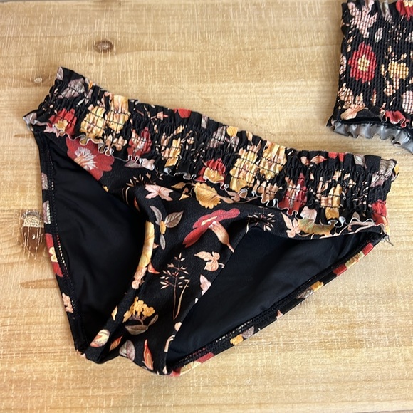 Chelsea & Violet Swimsuit - Picture 3 of 5